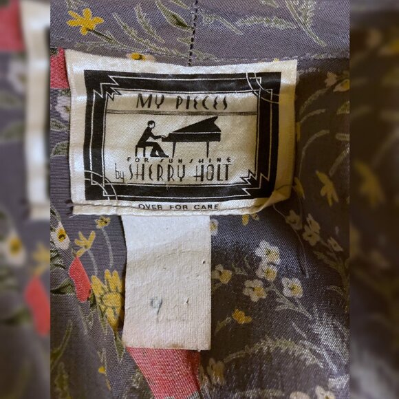 Vintage 1940s-style rayon cap sleeve grey floral dress with smocking - Picture 8 of 8